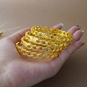 ดรอปชิปปิ้ง ดูไบ กำไลข้อมือผู้หญิงทรงกลม ดีไซน์ทันสมัย ชุบทอง 24K คุณภาพพรีเมียมสุดหรู ทำจากสแตนเลสสตีล เหมาะสำหรับงานปาร์ตี้ - Product Image 4