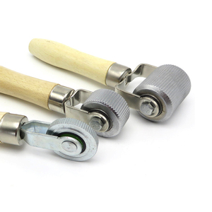 Rouleau de compactage manuel pour réparation de pneus de <span class=keywords><strong>moto</strong></span> et de voiture avec poignée en bois - Product Image 2