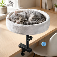 Lit suspendu pour chat pour fenêtre de bureau, perchoir en peluche réglable en hauteur à fixer avec une boule jouet et un design peu encombrant