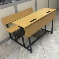 Ensemble de deux bureaux d'étudiant avec chaises et tiroirs 1m x 1m – Mobilier scolaire intégré pour l'étude des enfants (Export)