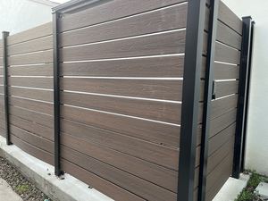 Nouvelle protection de l'environnement de haute qualité Wpc Decking, matériau ignifuge imperméable anti-corrosion extrudé plaque à trois trous - Product Image 4