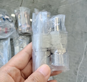 Rosemounte R305 : Supports de collecteur intégrés pour transmetteurs coplanaires, éliminant les brides. Numéro de modèle : 0305RC52B11 - Product Image 4
