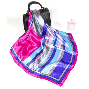 Chal de Seda Rosa de Lujo con Diseño de Borlas para Mujer, para Fiestas Nocturnas, con Estampado de Rosas Personalizado por Sublimación - Product Image 6