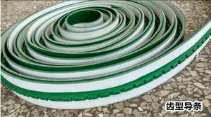 Yanal kılavuz şeritli koyu yeşil PVC konveyör bant
