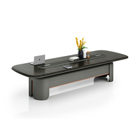 Grande table de réunion rectangulaire à bords incurvés avec rainure de gestion des câbles dissimulée, base épaisse et robuste, bureau de conférence commercial pour bureau
