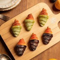 Breloque en résine en forme de croissant au chocolat matcha simulé pour accessoires de coque de téléphone DIY à la colle crème et décoration de paysage miniature