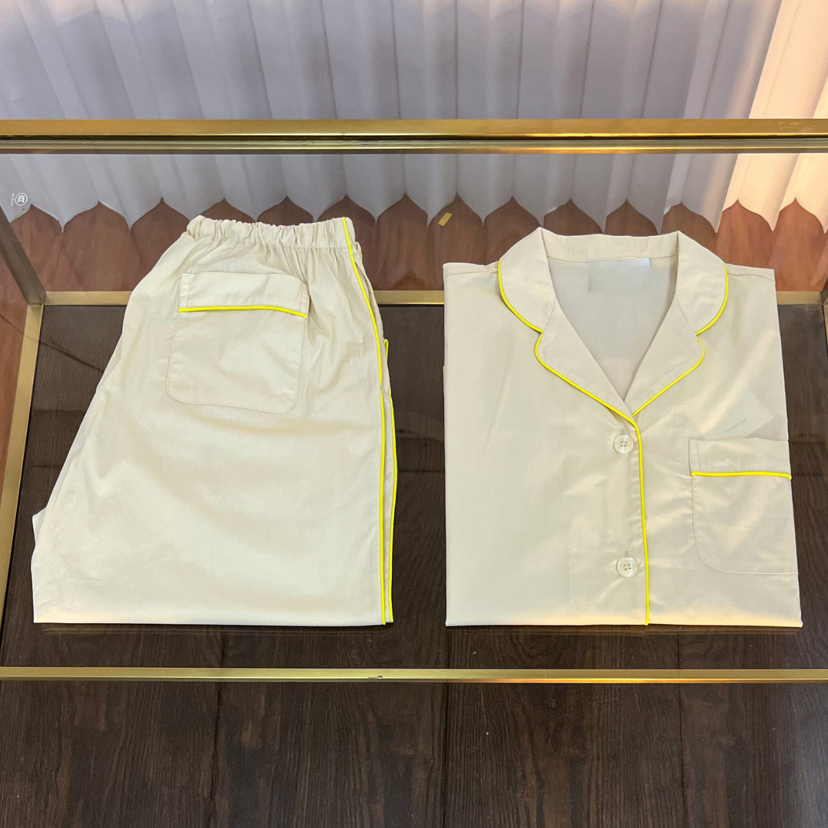 สีเหลือง