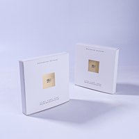 Boîtes pliantes écologiques personnalisées pour soins de la peau – Boîte en carton à rabat pour masques faciaux en tissu blanc avec estampage à chaud doré