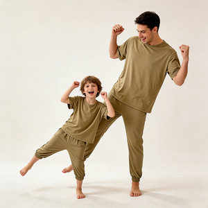Set Pigiama <span class=keywords><strong>Famiglia</strong></span> Tinta Unita Personalizzabile Stampa Moda Papà Mamma Bambini Abbigliamento Coordinato <span class=keywords><strong>Famiglia</strong></span> Completi da Notte - Product Image 4