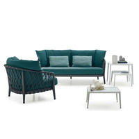 Ensemble de canapé et table basse d'extérieur décontracté et simple ; Chaises de canapé en osier ; Mobilier de jardin minimaliste moderne et mobile pour patios et jardins