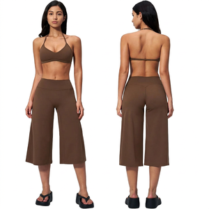 Conjunto de Yoga de 2 Piezas Color Marrón, Top Corto con Cuello Halter en V Profundo, Pantalones de Cintura Alta y Pierna Ancha hasta la Pantorrilla, Transpirables, de Spandex y Poliéster, Sin Costuras - Product Image 1