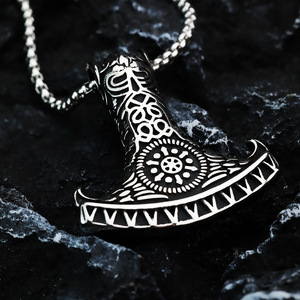 Collar con colgante de hacha vikinga de acero inoxidable yunnique para hombre, amuleto de estilo nórdico para ropa, regalo a juego - Product Image 2