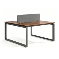 Bureau de travail en open space pour 2 personnes, cloison en tissu insonorisant, structure métallique robuste, table de bureau pour employés