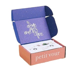 Caja de envío de ropa barata holográfica Internacional, vaso de vino dorado, gris, pelo Haul - Product Image 1