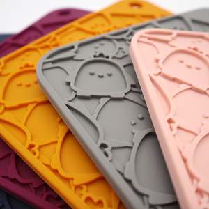 Manufacturer Custom BPA Free Anxiety Relief Portable <b>Slow</b> <b>Feeder</b> Silicone <b>Dog</b> Pet Lick Mats - Product Image 4