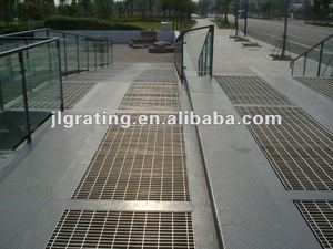Grille en acier soudée par pression G405/50/100, couvercle de caniveau de drainage routier municipal. - Product Image 6