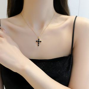 Nuevo Collar de Cruz de Acero Inoxidable con Circonita y Baño PVD Antideslustre al por Mayor para Mujer, Cadenas Modernas con Baño de Oro - Product Image 2