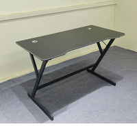 Bureau de jeu pour ordinateur au design moderne, longueur 120 cm, plateau en MDF avec structure métallique robuste pour configuration de jeu et travail de bureau