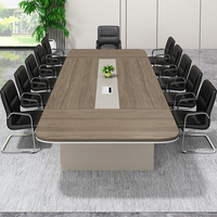 Ensemble de mobilier de bureau : table de conférence, table de réunion, tables et chaises de conférence modernes et minimalistes