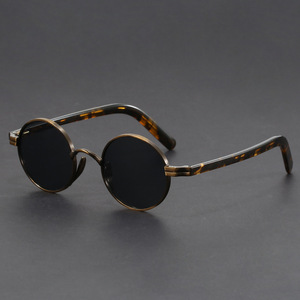 Retro <strong>Small</strong> Round Frame Tortoiseshell Temples Men's Hip-hop Round <strong>Sunglasses</strong> with UV protection - Product Image 3