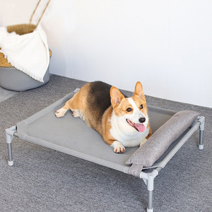 Cama elevada portátil para mascotas con refrigeración y transpirable para perros con pies y almohada para campamento al aire libre - Product Image 3