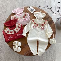 Combinaison en tricot pour bébé fille avec chapeau béret assorti, broderie fraise, col de poupée, tenue mignonne une pièce pour nouveau-né 100 jours