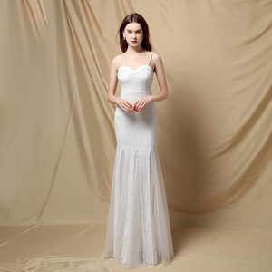 ชุดราตรีงานเลี้ยงสำหรับสุภาพสตรี ดีไซน์หรูหรา เซ็กซี่ ประดับเลื่อมสีทอง - Product Image 3