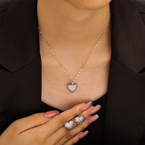 Conjunto de Collar con Forma de Corazón en Tono Dorado con Circonita Cúbica, Joyería para Uso Diario para Mujer - Product Image 2