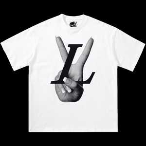 T-Shirt Unisex L.V Peace con Grafica del Segno della Mano, Oversize, Streetwear, Collo Tondo, 100% Cotone Jersey, Per Tutte le Stagioni - Product Image 3