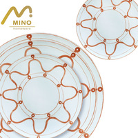 Assiette de présentation en céramique vintage peinte à la main, motif ligne ondulée, en porcelaine, pour mariages, événements, traiteur et location