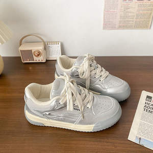 รองเท้าผ้าใบลำลองสไตล์ใหม่สำหรับผู้หญิง, รองเท้าขนมปังนักเรียนสีขาวเหมาะกับการเดินออกกำลังกายใน2025 - Product Image 5