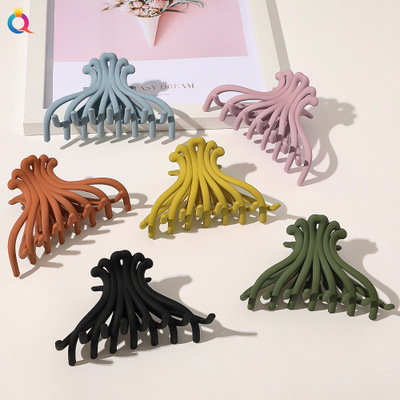 Женский пластиковый зажим для волос