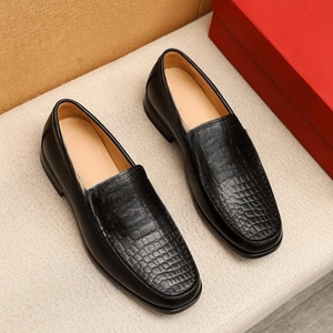 Mocassini da Uomo di Alta Qualità, in Pelle Bovina Goffrata con Motivo Coccodrillo, Superficie in Pelle Durevole e di Facile Manutenzione, Ferragamo - Product Image 1