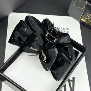 Fugitive Princess Fermaglio per capelli grande da donna in velluto di cristallo nero con fiocco, di alta qualità, rosso Capodanno, a forma di testa di squalo - Product Image 4