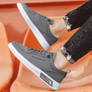 Zapatos de verano para hombre 2026, nuevos, de lona de seda helada, sin cordones, con suela de goma suave, deportivos casuales, transpirables, versión coreana, a la moda, estilo skate. - Product Image 6