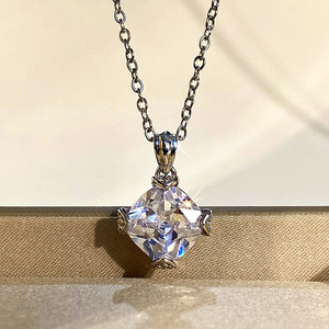 Collana con Pendente a Quattro Punte a Forma di Cuscino per Donne, Gioielli Geometrici alla Moda per Uso Quotidiano, Regalo - Product Image 2