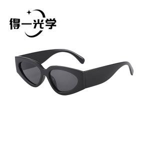 แว่นกันแดด De Yi Optics ทรงแคทอายสำหรับผู้หญิง กรอบพลาสติก โพลาไรซ์ ป้องกันรังสียูวี 400 รุ่นที่ 3 เลนส์สีดำ - Product Image 4