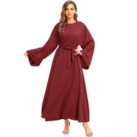 Vêtements musulmans traditionnels de couleur unie de grande taille pour femmes Robe longue Vintage Caftan islamique Maxi Jupe Robe avec cravate Vente en gros