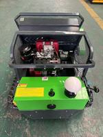 Tondeuse à gazon automotrice sur chenilles, moteur diesel 15 kW, système de coupe à 60 lames