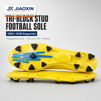 Semelles de chaussures de football en TPU noir en gros avec crampons triangulaires, semelles FG anti-traces pour hommes et femmes, fabriquées par le fabricant