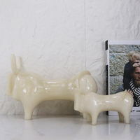Sculpture abstraite de taureau en résine, bœuf beige, art moderne, figurine de luxe, accessoire de bureau, décoration pour la maison, le bureau, l'hôtel, la villa, statue de table