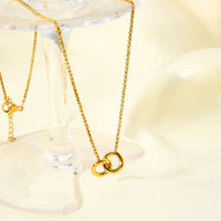 Collier à breloques en acier inoxydable plaqué or 18 carats, résistant à l'eau et inaltérable, avec chaînes fines marguerites et fermoir à bascule pour femme