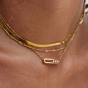 Collier pendentif en or 18 carats avec diamant rond taille brillant, design géométrique quadrilatère, origine Jinhua, usage quotidien, unisexe - Product Image 3