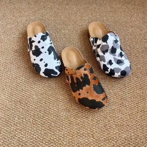 Mules personnalisées unisexes en daim véritable de haute qualité, pantoufles de luxe en cuir de créateur, sabots à enfiler pour femmes en crin de cheval et liège - Product Image 2