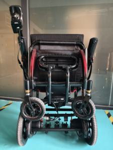 Fauteuil roulant électrique semi-carbone pour personnes handicapées et personnes âgées, vitesse de 6 km/h, batterie au lithium longue portée - Product Image 4