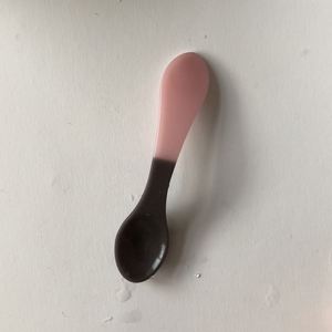Cuillère à boisson portable en silicone écologique à changement de couleur avec logo personnalisé pour eau froide - Product Image 2