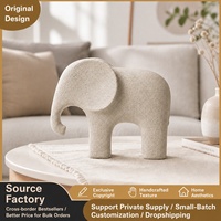 Figurine d'éléphant en résine ivoire Wabi Sabi avec texture de grès, sculpture animale minimaliste pour la décoration de salon