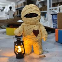 Figurine de gentleman squelette avec lanterne LED et seau citrouille, statue lumineuse en résine, décoration de table effrayante pour maison hantée