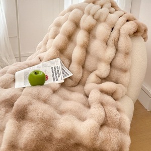 Manta de Lujo de Piel de Conejo y Terciopelo - Manta Gruesa de Doble Capa para Sofá, Sala de Estar, Oficina o Siesta para Otoño/Invierno - Product Image 2