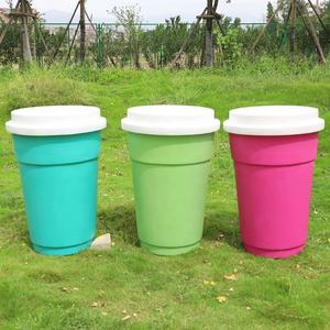 Estatua de exhibición de tienda al aire libre brillante personalizada, taza de café decorativa gigante, decoración de modelado de té de la leche, escultura de fibra de vidrio - Product Image 3